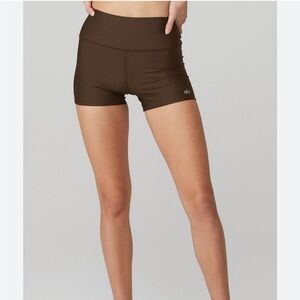Alo airlift biker shorts espresso small